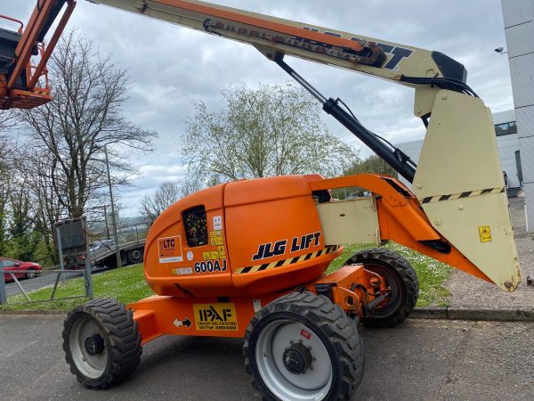 JLG 600AJ