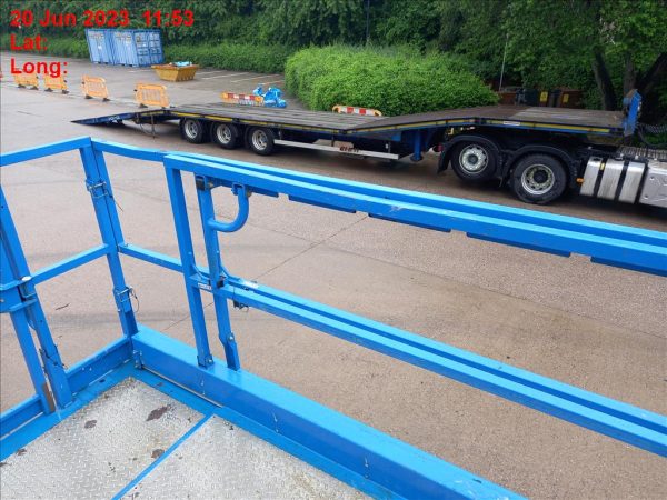 Genie GS3369 Scissorlift 4x4 - Image 4