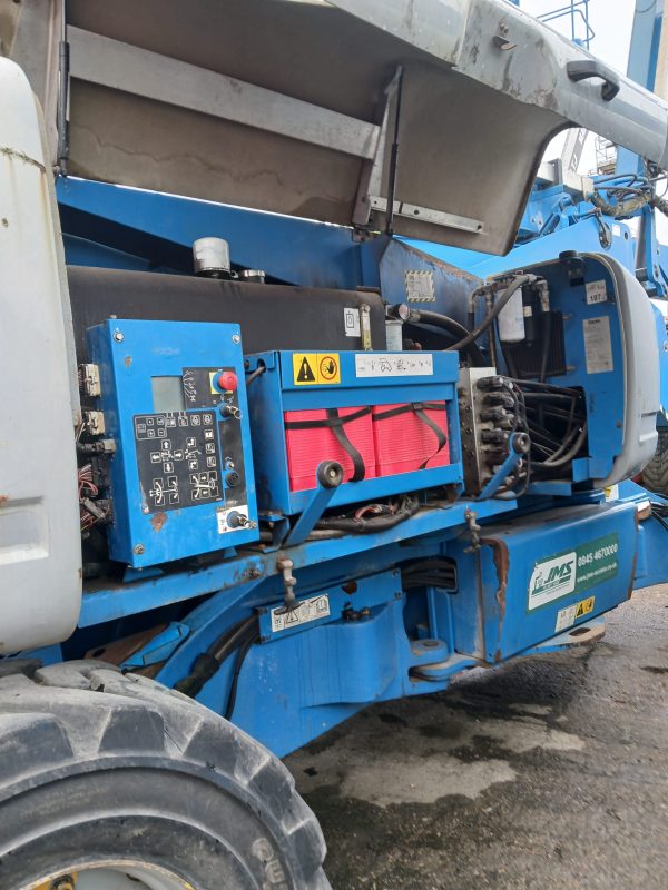Genie Z135/70 Articulated Boom - Image 10